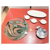 VTG ART GLASS PLATE W/ TURTLE MOTIF, METAL FISH