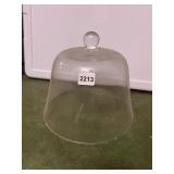 CLEAR GLASS CLOCHE W/ KNOB HANDLE.
