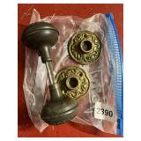 VTG BRASS DOOR HARDWARE, INCLUDES DOOR KNOBS W/