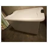 STERILITE PLASTIC STORAGE BIN, CLEAR W/ WHITE