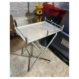 VTG ALUMINUM FOLDING TRAY TABLE, HAMMERED FINISH,