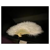 VTG FEATHER FAN W/ PLASTIC HANDLE.