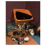 HALLOWEEN DECORATION ASSORTMENT, INCLUDES HANGING