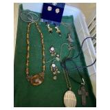 ASSORTED COSTUME JEWELRY INCL AMBER-TONE BEADED