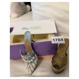 JUST THE RIGHT SHOE MINIATURE FIGURINES, INCLUDES