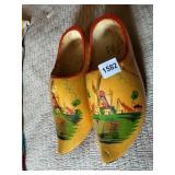 VTG WOODEN CLOGS, HAND PAINTED HOLLAND WINDMILL