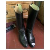 FRYE LEATHER RIDING BOOTS, BLACK, PULL-ON STYLE.