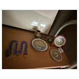 VTG DECORATIVE CERAMIC LOT: PAINTED SNAKE WALL