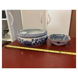 BLUE AND WHITE PORCELAIN BOWLS, ONE ROUND W/