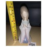 LLADRO PORCELAIN FIGURINE, KNEELING GIRL.