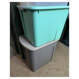ROOM ESSENTIALS 20 GALLON LATCH TOTE, CONTENTS