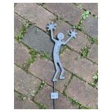 METAL GARDEN STAKE, FIGURE DESIGN, RUSTIC FINISH.