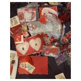 VALENTINE DECOR LOT W/ SPRINGBOK MISS PIGGY HEART
