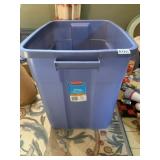 RUBBERMAID ROUGHNECK STORAGE BOX, BLUE.