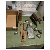 VTG KITCHEN TOOLS, WONDER SHREDDER, WOODEN PEPPER