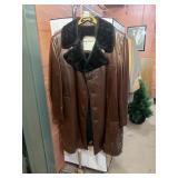 LONDON FOG LEATHER COAT, FAUX FUR COLLAR, SIZE 40
