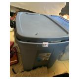 CORNERSTONE 18 GALLON STORAGE BIN W/ LID.