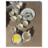 SPODE CHRISTMAS TREE PORCELAIN TEA SERVICE,