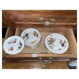 ROYAL WORCESTER EVESHAM PORCELAIN DINNER PLATES