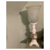 TABLE LAMP, WHITE FINISH BASE, CRACKLE GLASS