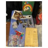 HALLMARK PEANUTS RAINBOW PARTY CENTERPIECE,