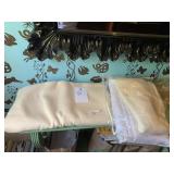 THE RITZ-CARLTON TABLE PAD, WHITE PROTECTIVE