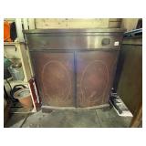 IRWIN VTG MAHOGANY CABINET, BOW FRONT, SINGLE