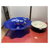 BLUE ART GLASS BOWL W/ FISH MOTIF, CERAMIC BOWL