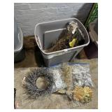 VTG DECORATIVE DRIED FLORAL ARRANGEMENT SUPPLIES,