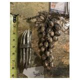 METAL DECORATIVE GRAPE CLUSTER AND ASPARAGUS