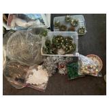 ASSORTED CHRISTMAS DECORATIONS, INCLUDES