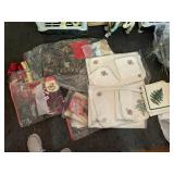 SPODE CHRISTMAS TREE PATTERN LINENS, INCLUDES