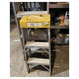 BLUE RIBBON LADDER 3 FT STEP LADDER, MODEL 42803.