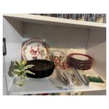 CHRISTMAS DINNERWARE SET, INCLUDES SANTA PLATES,