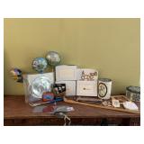 ASSORTED DECORATIVE ITEMS, INCL BALLOONS, PHOTO