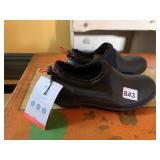 HUNTER INSULATED CLOGS, BLACK, SIZE 6, NWT.