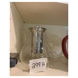 GLASS TEAPOT W/ STAINLESS STEEL INFUSER.