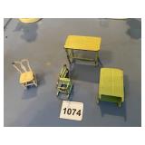 TOOTSIETOY DIE-CAST METAL MINIATURE KITCHEN