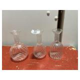 VTG CLEAR GLASS SWIRL PATTERN BUD VASES (3).