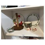 CHRISTMAS DECOR LOT, INCLUDES SANTA MUGS, HOLLY