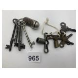 VTG SKELETON KEYS (4) ON RING W/ TAG, CLOCK