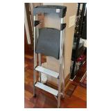 GORILLA LADDERS ALUMINUM STEP STOOL, MODEL AS-3G,