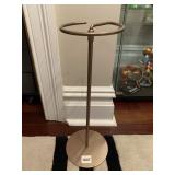 ADJUSTABLE METAL DOLL STAND, CIRCULAR BASE,