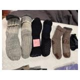 ASSORTED KNIT SLIPPER SOCKS W/ GRIP SOLES (6).