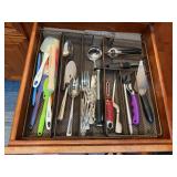 DRAWER ORGANIZER W/ ASSORTED KITCHEN UTENSILS,