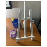 WOODEN TABLETOP EASEL, OTTO INDUSTRIES PLASTIC