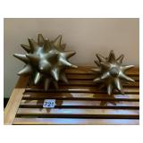 VINTAGE BRASS STARBURST DECORATIVE SPHERES (2).