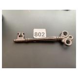 CAST IRON DECORATIVE SKELETON KEY, ORNATE BOW