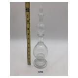 CLEAR GLASS DECANTER W/ STOPPER, BULBOUS FORM.