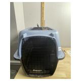 PLASTIC PET CARRIER W/ WIRE DOOR AND VENTILATED